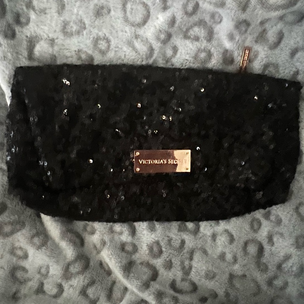 ♣️Victoria’s Secret women purse, with sequins color, black♣️